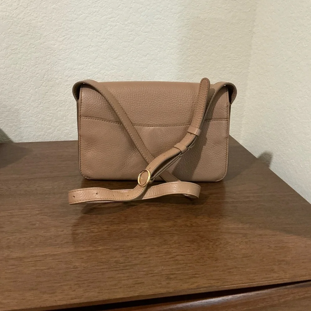 Cuyana Tan Leather Shoulder Bag - Picture 12 of 12